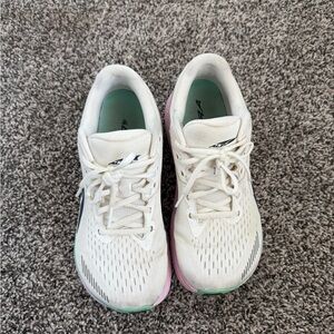 Altra Women's White and Pink Athletic Shoes